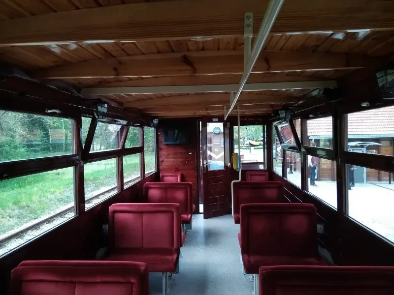 Wnętrze jednego ze zmodernizowanych wagon&oacute;w.&nbsp;