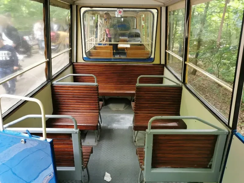 Wnętrze jednego z wagonów Maltanki