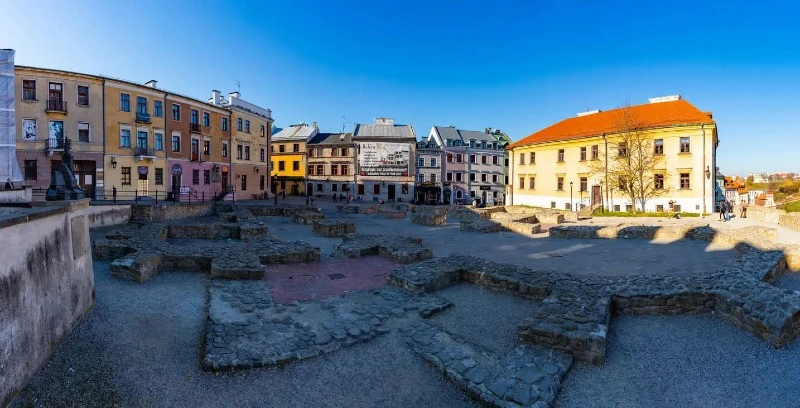 Fundamenty dawnego kościoła /Fot. brunocoelhopt/iStock