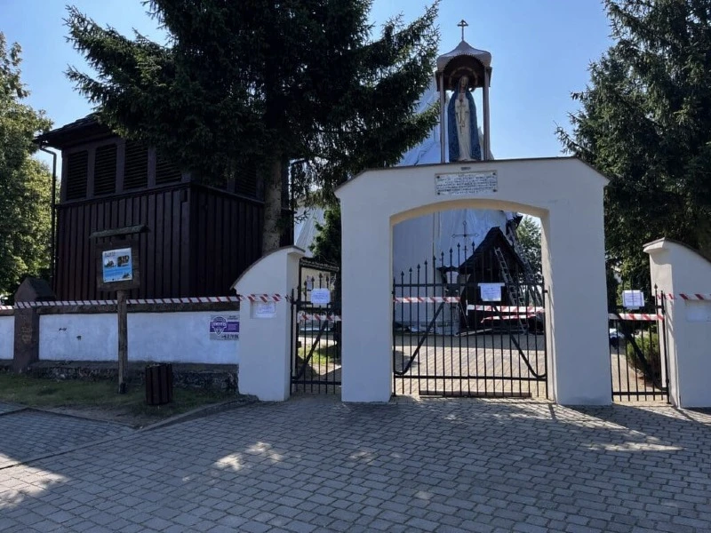 Drewniany, XVIII wieczny kości&oacute;ł jest teraz w remoncie