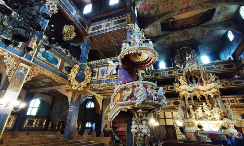 Wnętrze Kościoła Pokoju