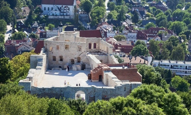 Ruiny zamku w Kazimierzu Dolnym /Fot.mychadre77/iStock