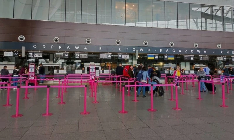 Stanowiska check-in na lotnisku w Gdańsku