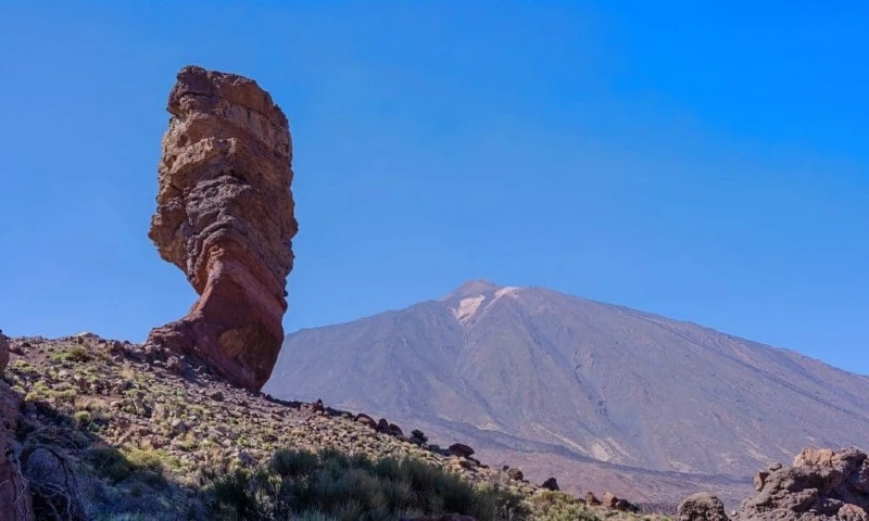 Roque Cinchado &ndash; wulkaniczna formacja skalna uważana za symbol Teneryfy. Znajduje się na terenie parku Teide