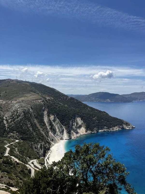 Punkt widokowy na plażę Myrtos w drodze do Asos