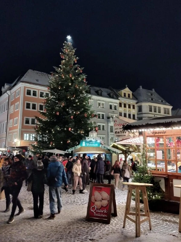 Choinka na jarmarku w G&ouml;rlitz