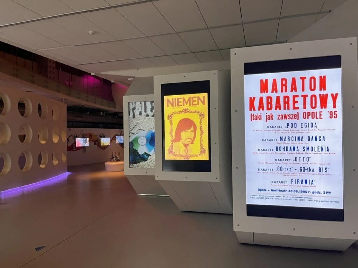 Zebrane archiwalia to też dawne plakaty promujące opolskie festiwale