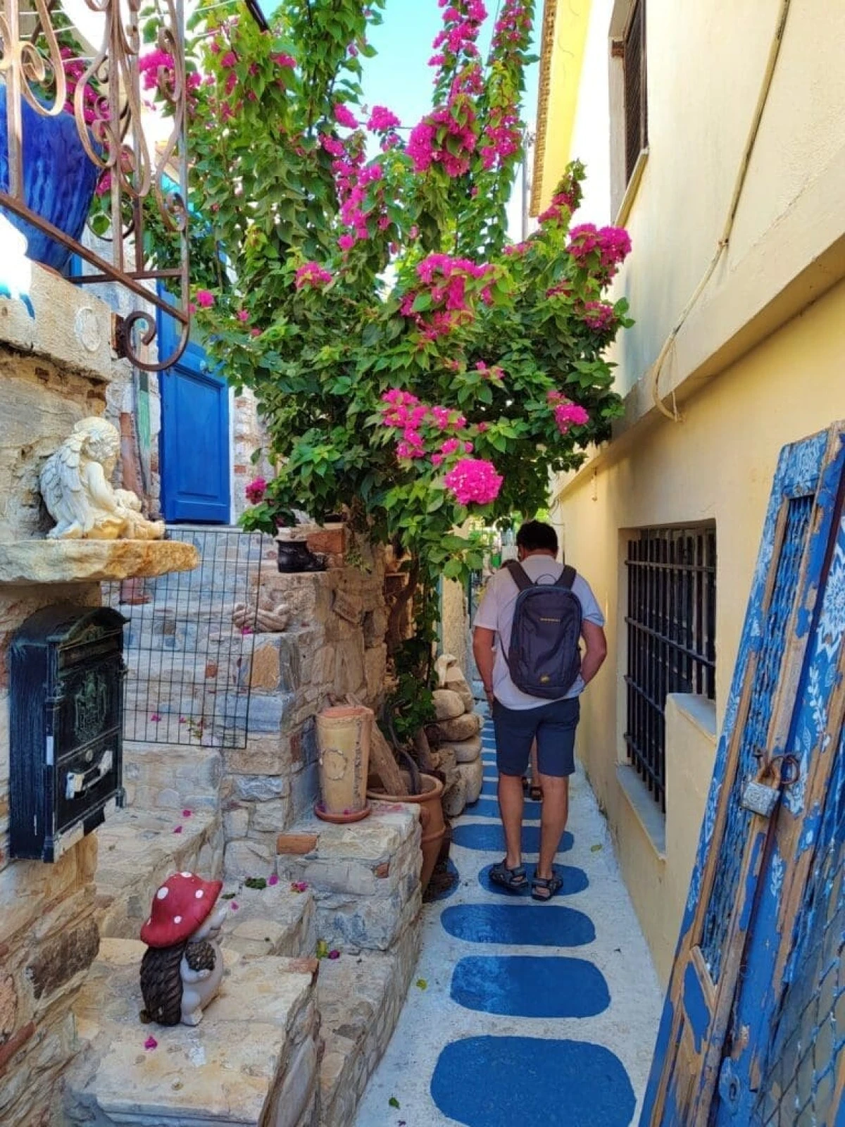 Niebieska ulica (Blue Street) na wyspie Samos